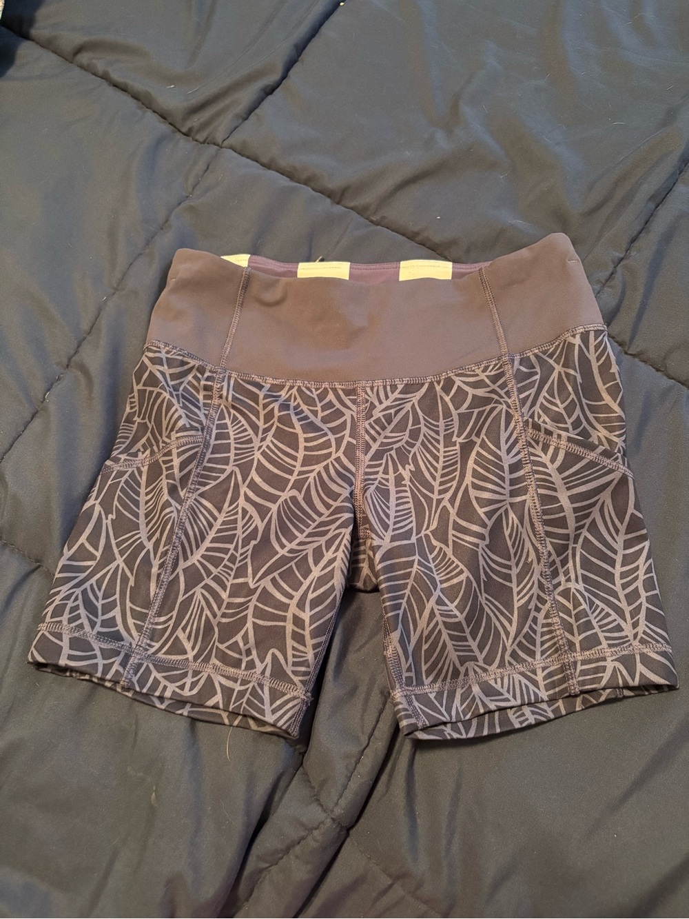 Lululemon Dart and Dash Bike Mini Shorts Indigo size 2